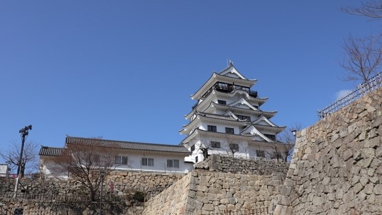 福山城が聳える