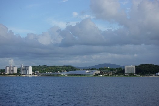 宍道湖から望む島根県立美術館