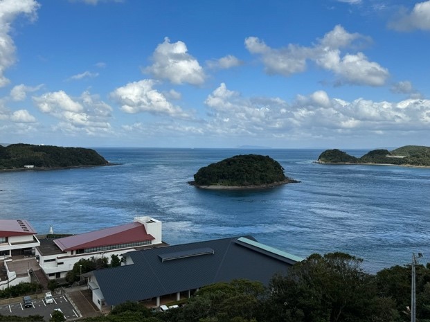 平戸城から外海を望む